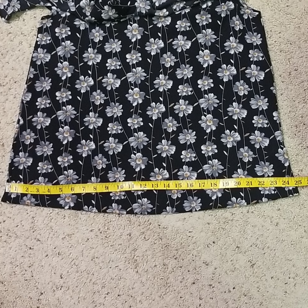 Boutique Cold Shoulder Top - Picture 7 of 7